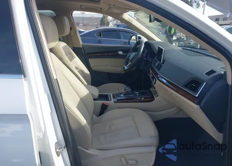 2018 Audi Q5 2.0T Premium/2.0T Tech Premium z USA, uszkodzony, nr VIN WA1BNAFY8J2042445